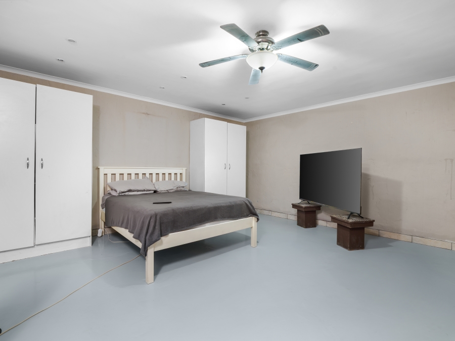 4 Bedroom Property for Sale in Zeegezicht Western Cape